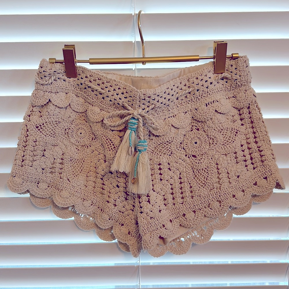 Cream detailed crochet shorts with beaded tassel ties sz M